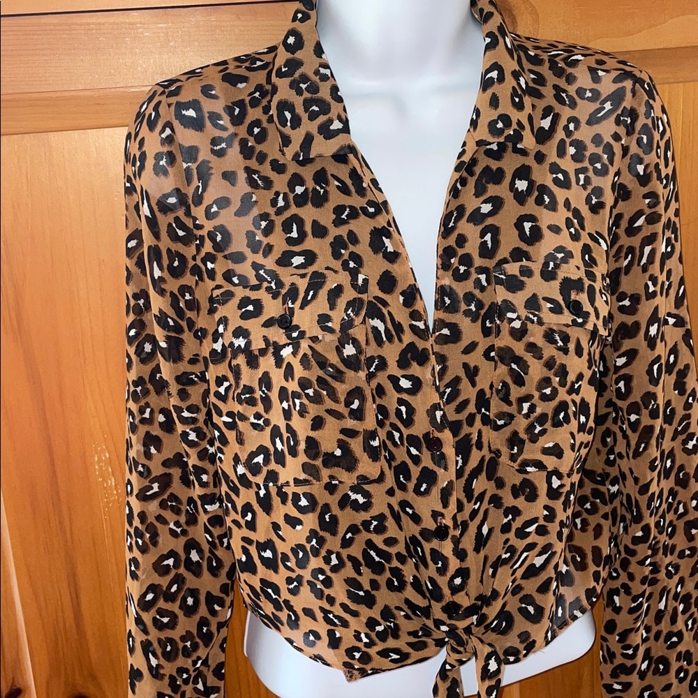 Leopard Print Tie-Front Blouse ๐๐ค - Picture 14 of 16